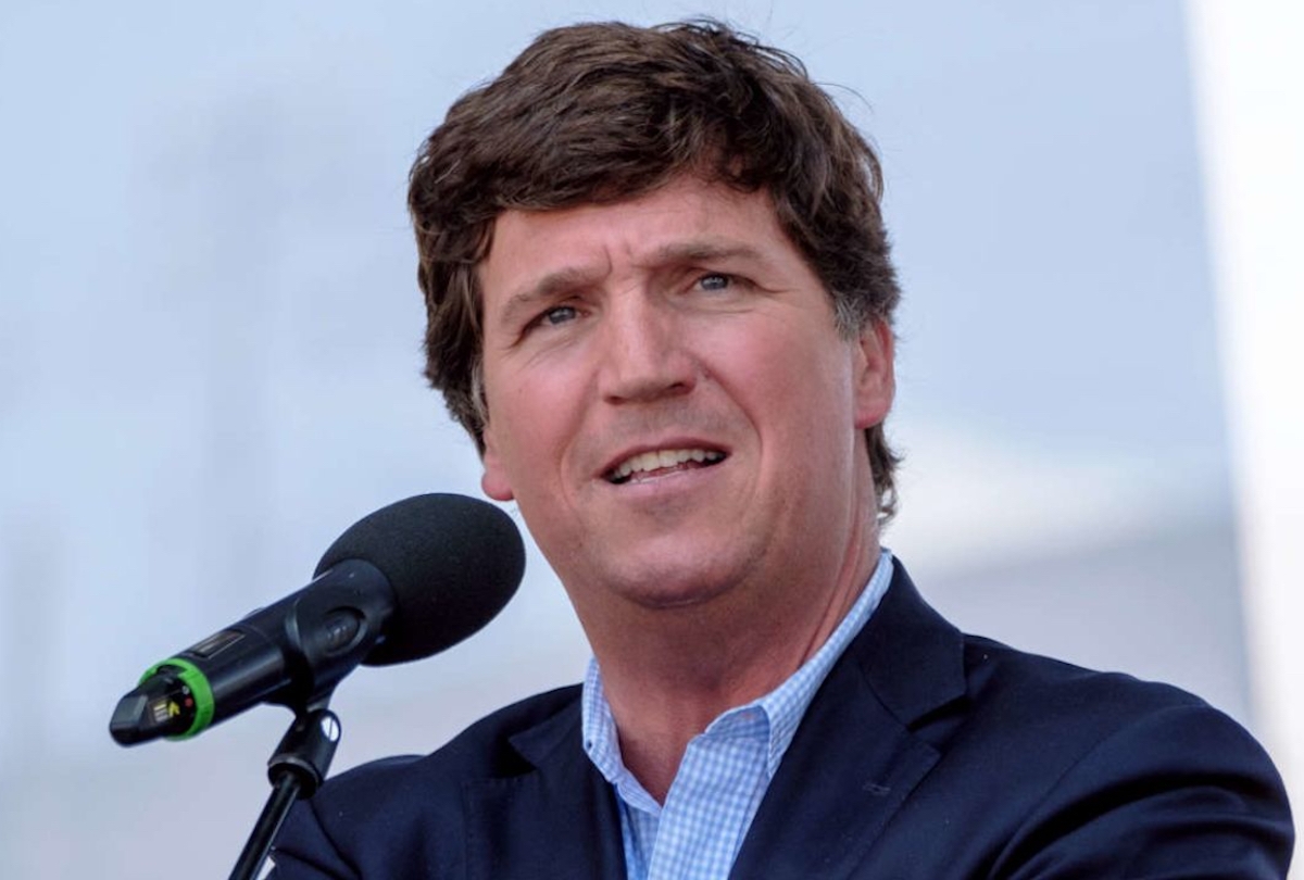 Tucker Carlson's a Trump-coddling coward