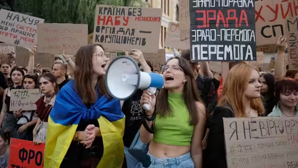 Ukrainian protests biggest threat ever to Zelensky's presidency
