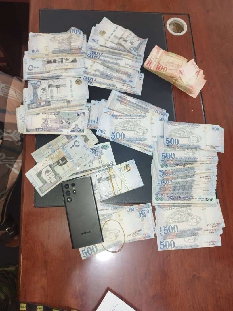 القبض على متهم بسرقة 220 ألف ريال سعودي بعدن