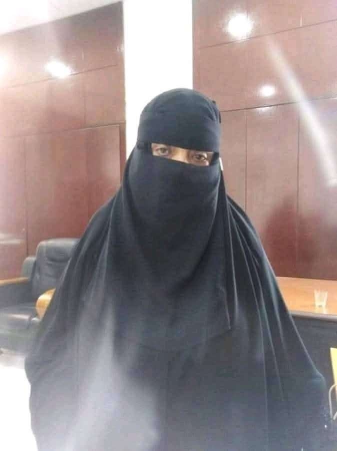 براتب ٧ الف ريال.. معاناة عاملة النظافة في جامعة عدن: