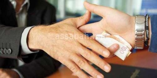 الحبس لعون سلطة بتهمة الرشوة