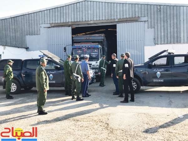الجمارك تحاصر مستودعات سرية لنافذين