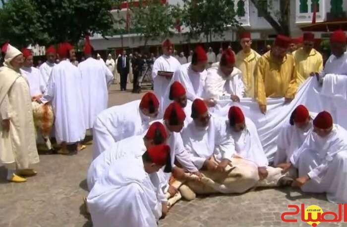 أمير المؤمنين يؤدي صلاة عيد الأضحى بمسجد الحسن الثاني بتطوان ويتقبل التهاني