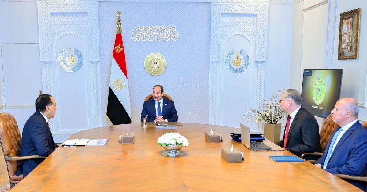 مصر.. السيسي يوجّه بمحاسبة المتسببين في أزمة "جودة البنزين"