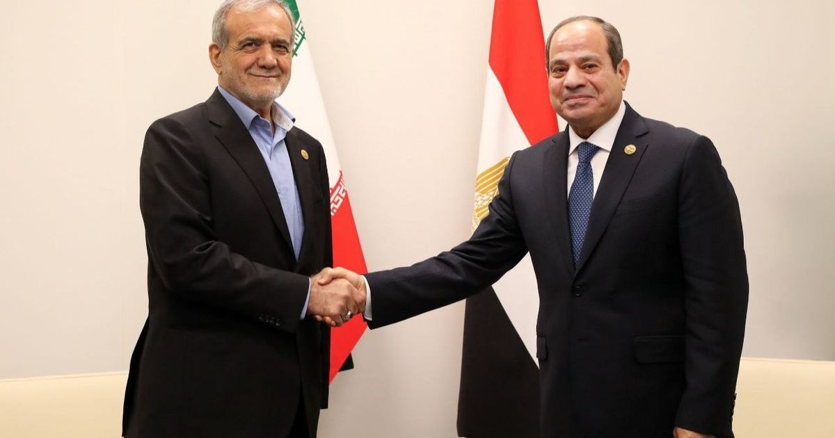 السيسي وبيزشكيان يؤكدان أهمية تجنب التصعيد في المنطقة