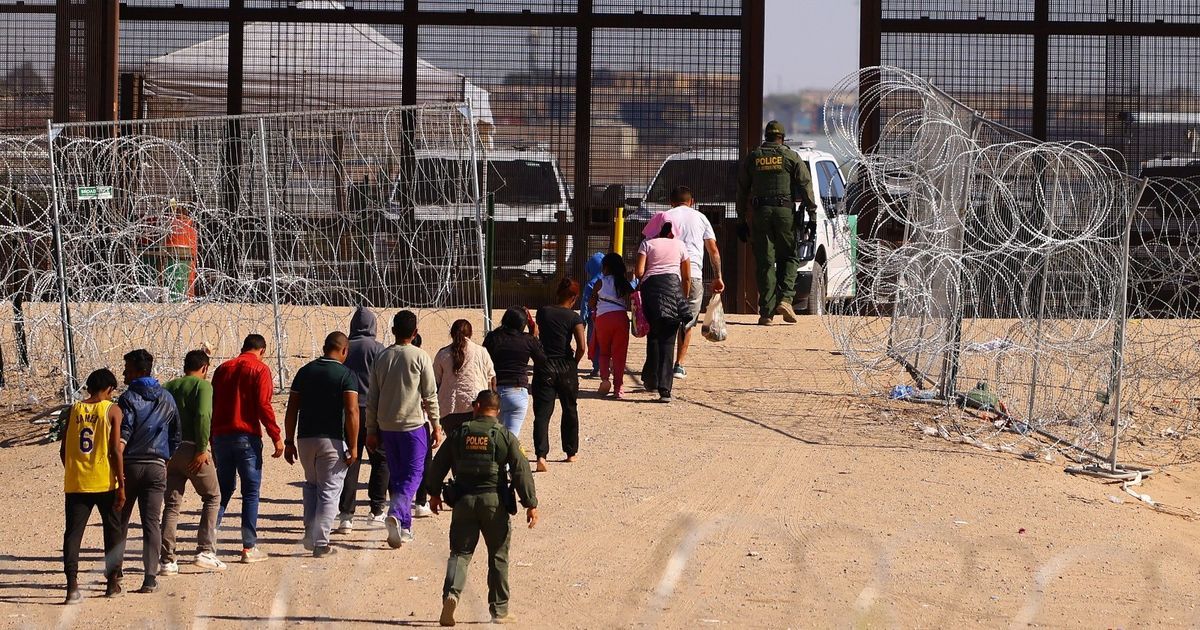 إدارة ترمب تدرس تعليق الحق الدستوري في "المثول أمام القضاء"