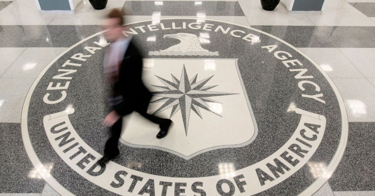 التحقيق مع مديري CIA وFBI السابقين في تدخل روسيا بالانتخابات