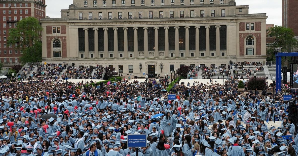 قاضية ترفض دعوى من أساتذة بجامعة كولومبيا بشأن خفض التمويل