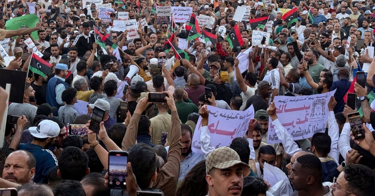 اضطرابات ليبيا تعزز الدعوات لمعالجات سياسية وأمنية جذرية في الشرق والغرب