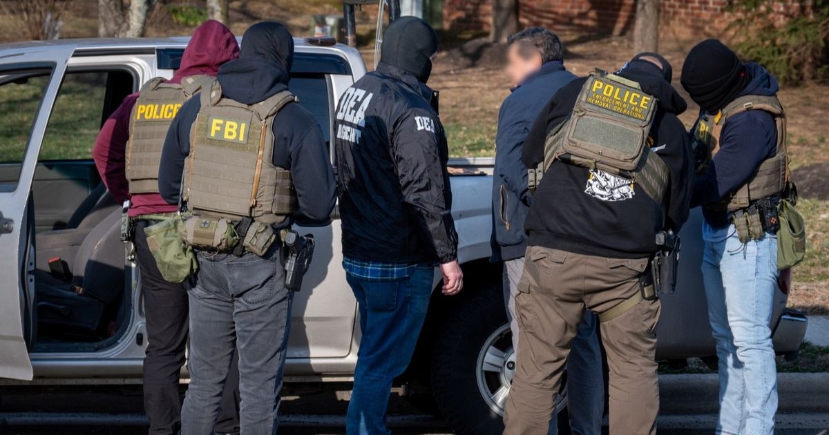 عناصر FBI ينتشرون في واشنطن بعد دعوة ترمب لإخلاء العاصمة من المشردين