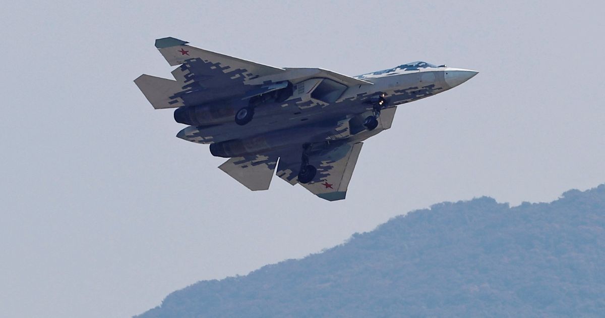 مركز قيادة جوي.. روسيا تعزز مقاتلات Su-57 بمسيّرة "الصياد" الخفية