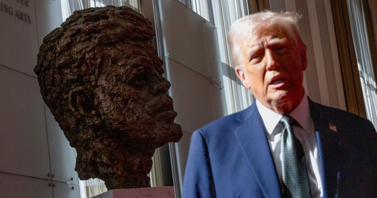 ترمب يأمر بنشر 80 ألف صفحة من وثائق قضية اغتيال كينيدي