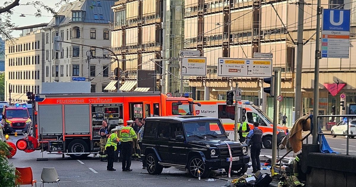 إصابة عدة أشخاص بعدما صدمت سيارة حشداً في شتوتجارت الألمانية