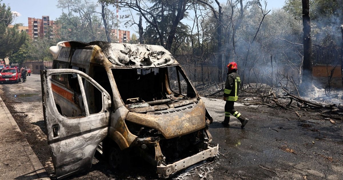 انفجار هائل بمحطة وقود في روما.. واشتباه بخلل أثناء تعبئة خزان البنزين