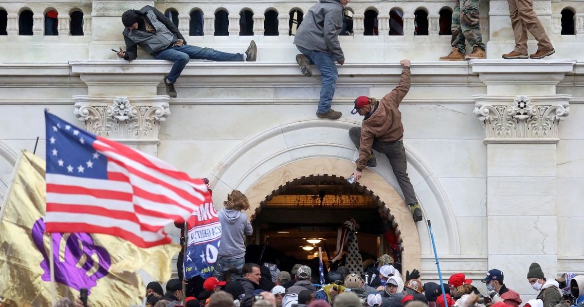 FBI يجبر مسؤولاً على التنحي إثر رفضه التعاون بشأن تحقيقات اقتحام الكابيتول