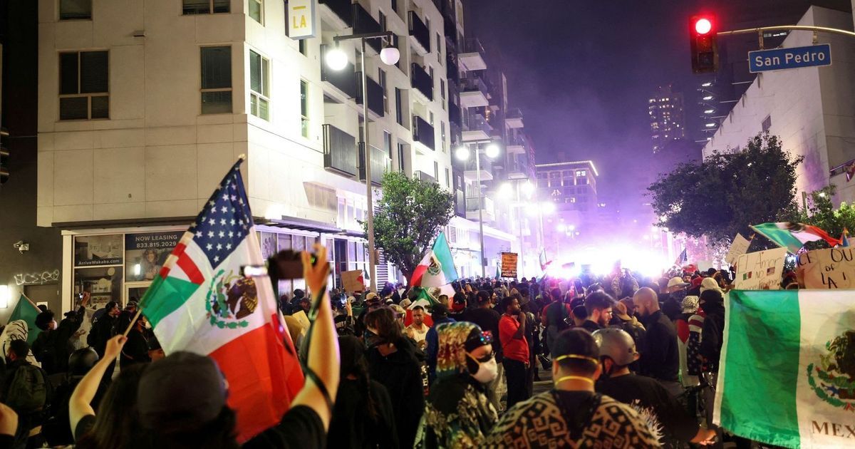الرئيس الأميركي يلوح بتفعيل "قانون التمرد" في مواجهة احتجاجات لوس أنجلوس