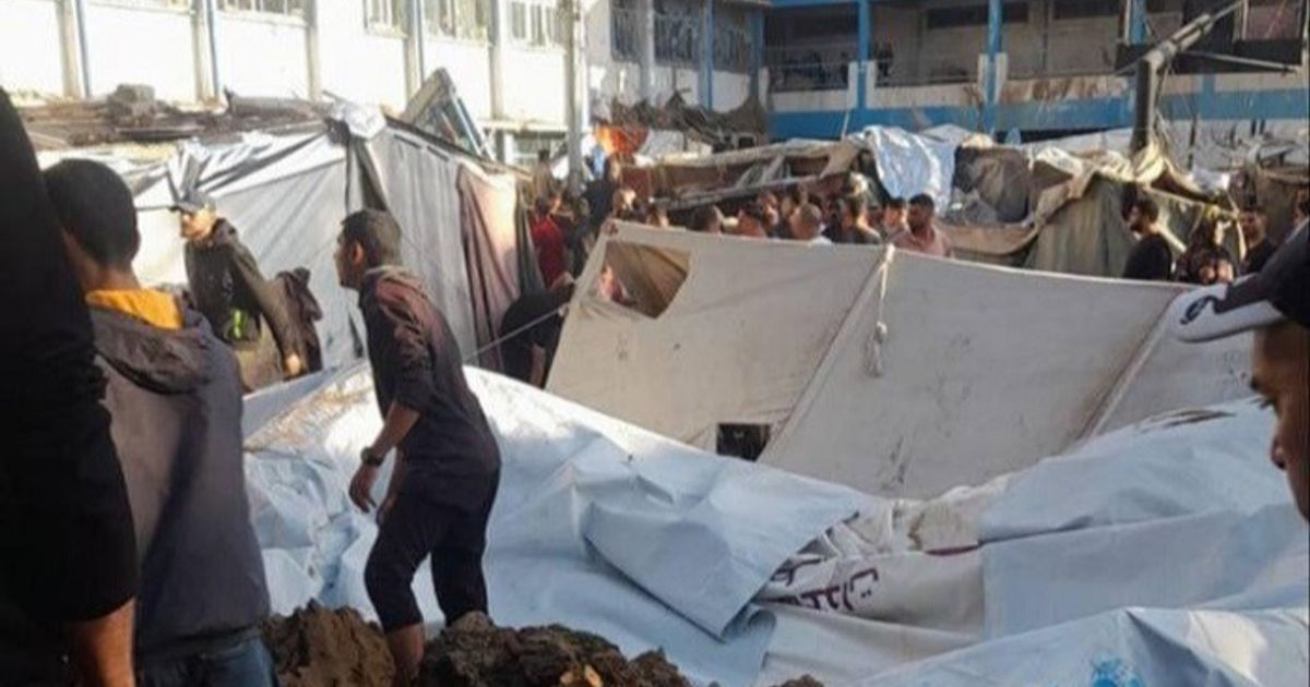 غارات إسرائيلية تستهدف مدرسة تؤوي نازحين بوسط غزة