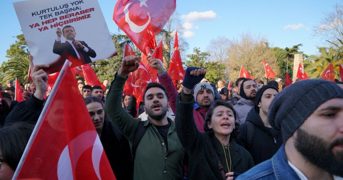 تركيا.. الشرطة تعتقل عشرات المسؤولين المنتمين للمعارضة