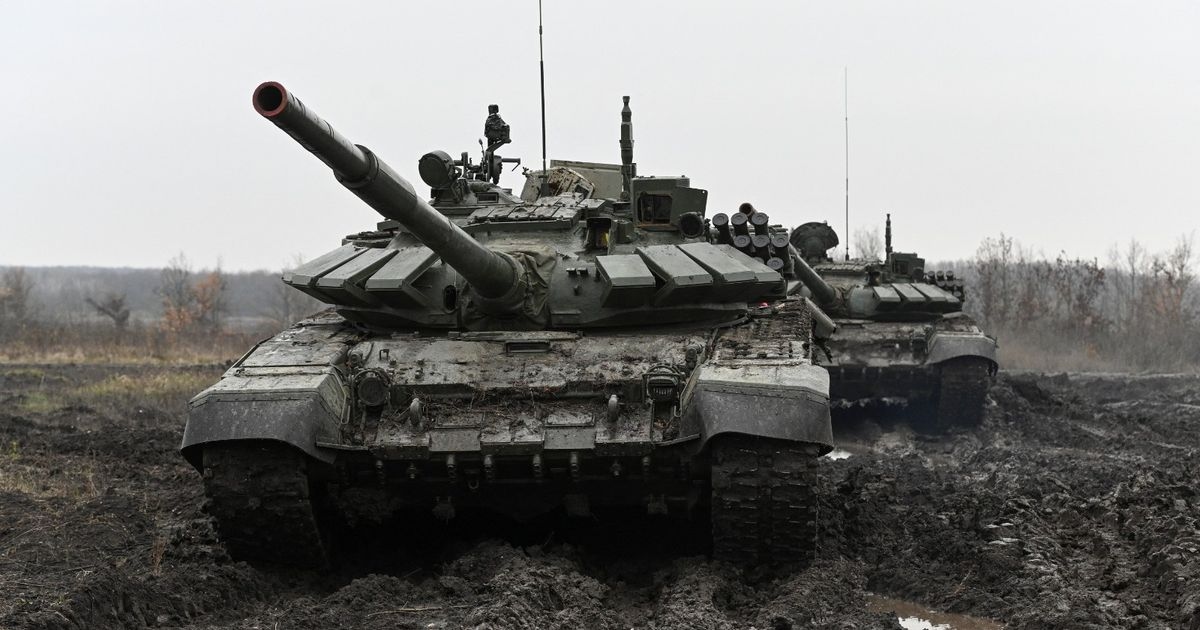 الجيش الروسي يكشف لأول مرة عن نسخة مسيّرة من دبابة T-72