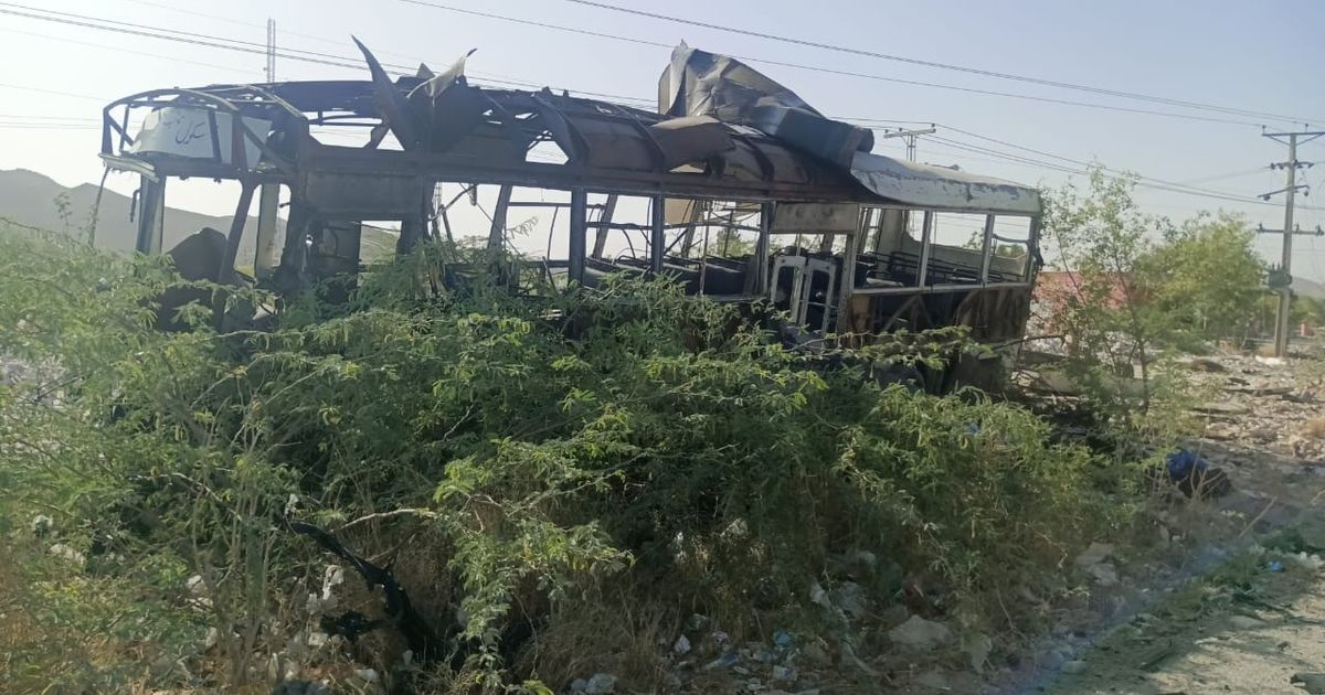 هجوم "انتحاري" يستهدف حافلة مدرسية في باكستان.. وإسلام أباد تتهم "وكلاء" للهند