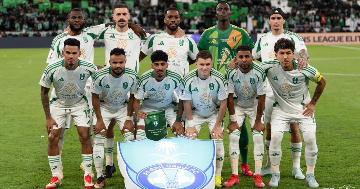 نجوم الأهلي تحت المجهر.. التتويج يسيل مداد الإعلام الدولي