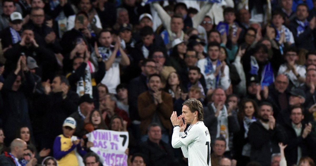 سوانزي سيتي يعلن شراء مودريتش حصة من أسهم النادي