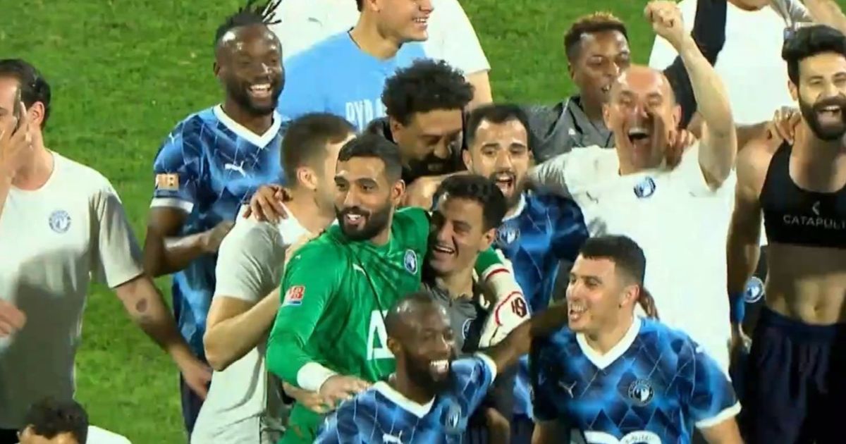 شاهد.. مدرب بيراميدز يحتفل بلقب الدوري المصري رغم تتويج الأهلي