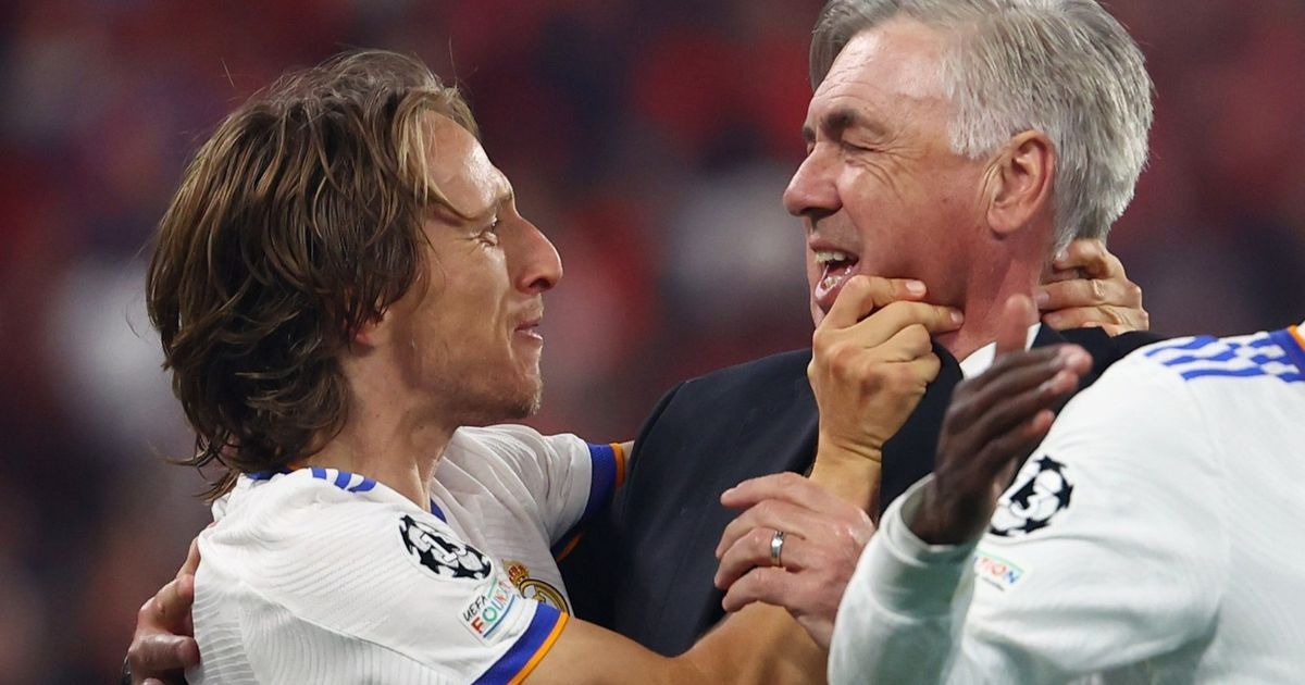 فيديو مؤثر.. ماذا تقول الأغنية الإيطالية التي ودّع بها ريال مدريد مدربه أنشيلوتي؟