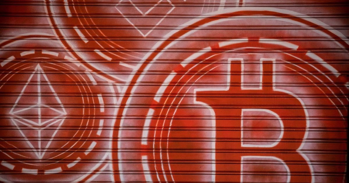العملات المشفرة تتراجع من مستويات قياسية بفعل جني الأرباح