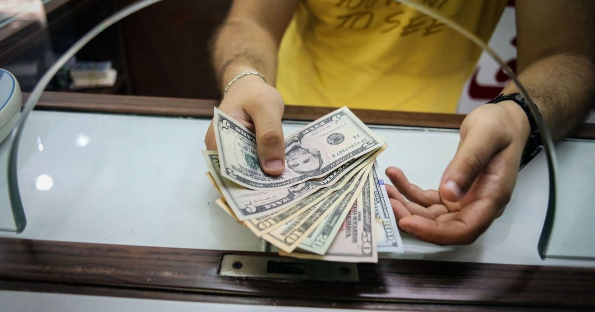 الدولار يصعد بقوة بعد خفض الرسوم بين أميركا والصين