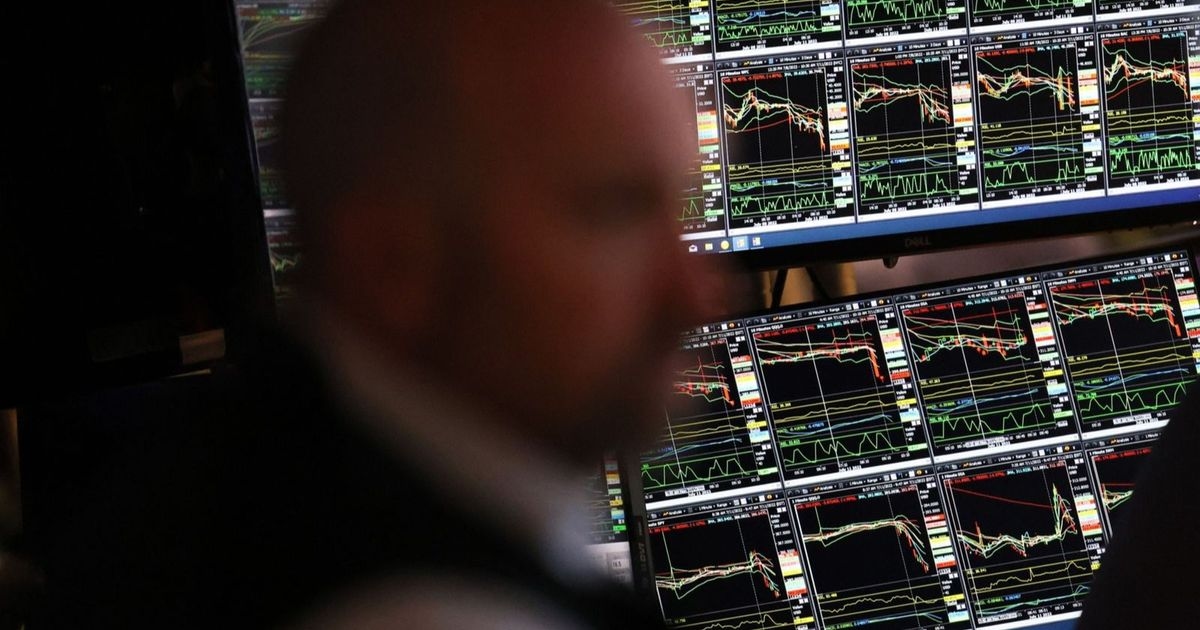 مؤشرات وول ستريت تتماسك عند مستويات قياسية وسط صعود الدولار