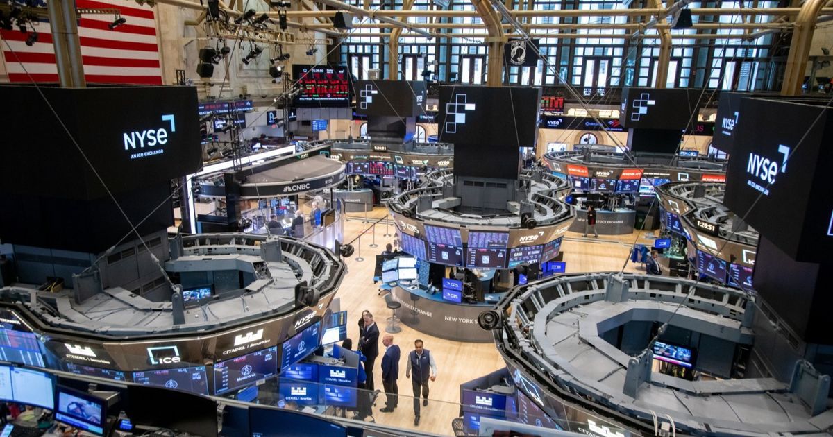 مؤشرات وول ستريت تلتقط أنفاسها بعد موجة انتعاش ضخمة