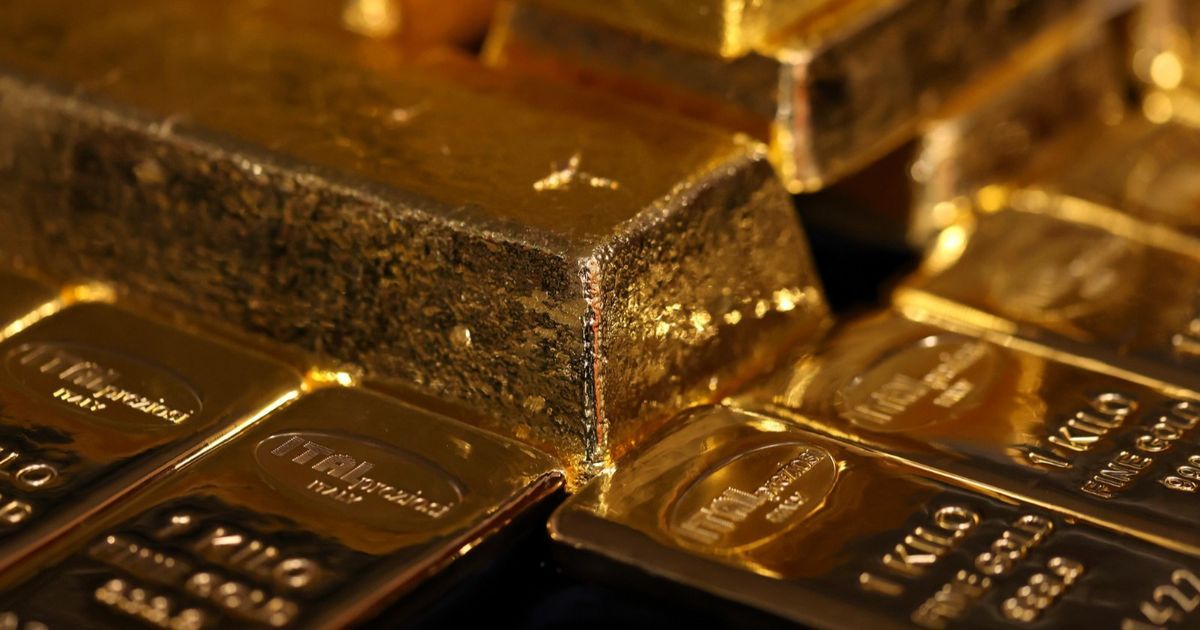 أسعار الذهب تتراجع مع خفوت الطلب بعد خفض "موديز" تصنيف أميركا