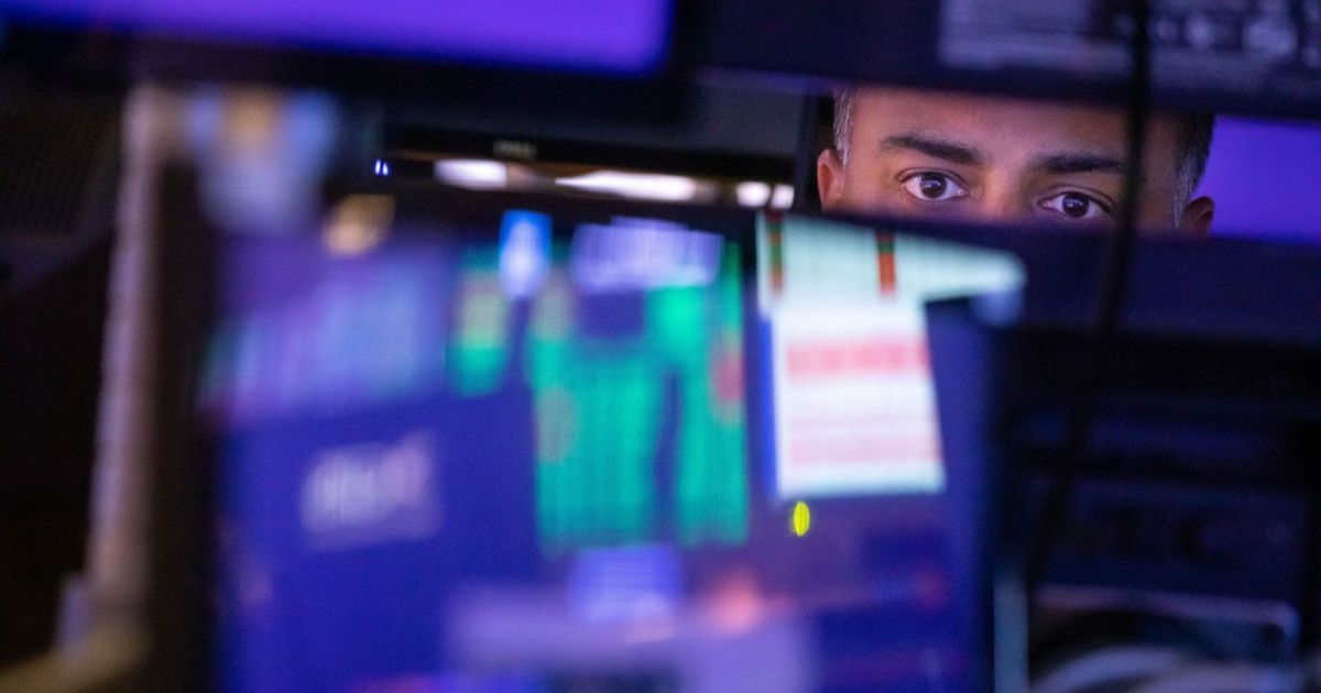 وول ستريت تتراجع مع تصاعد مخاوف دخول واشنطن الحرب على إيران