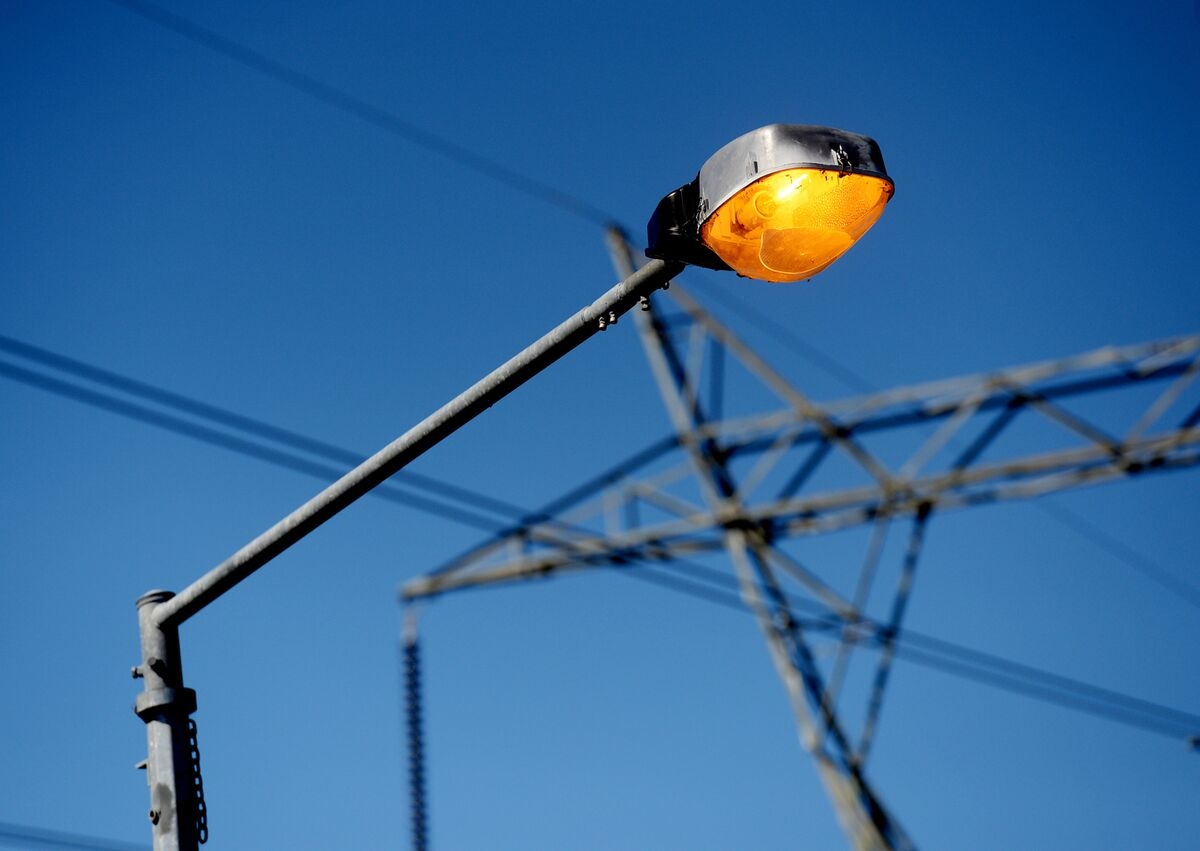 Renewables Investors Say Australia's Grid Delays Hamper Outlays