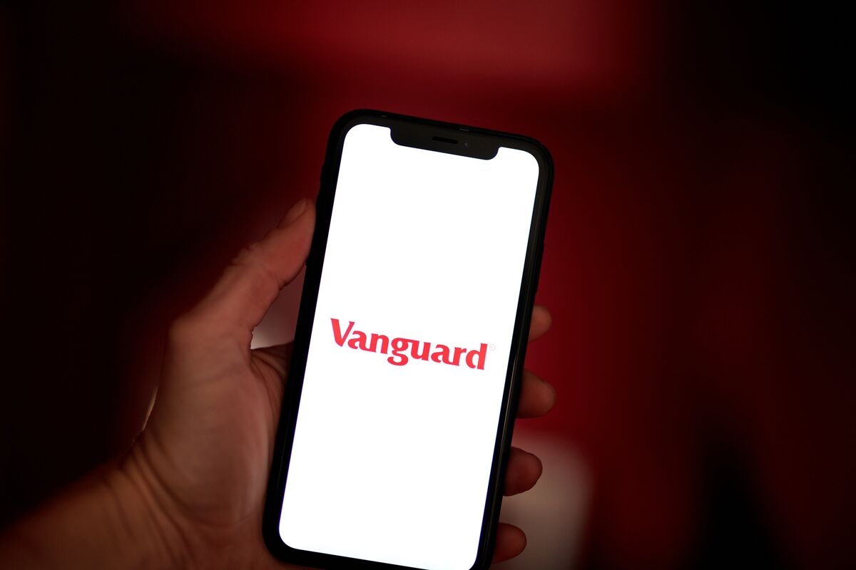 Vanguard Seeks SEC Blessing for Fund Design It Pioneered