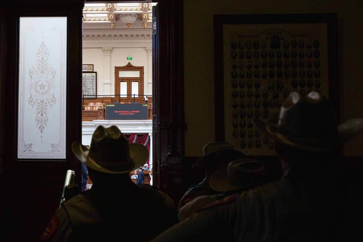 Texas Democrats Are Being Tracked by Police to Block Repeat Exit