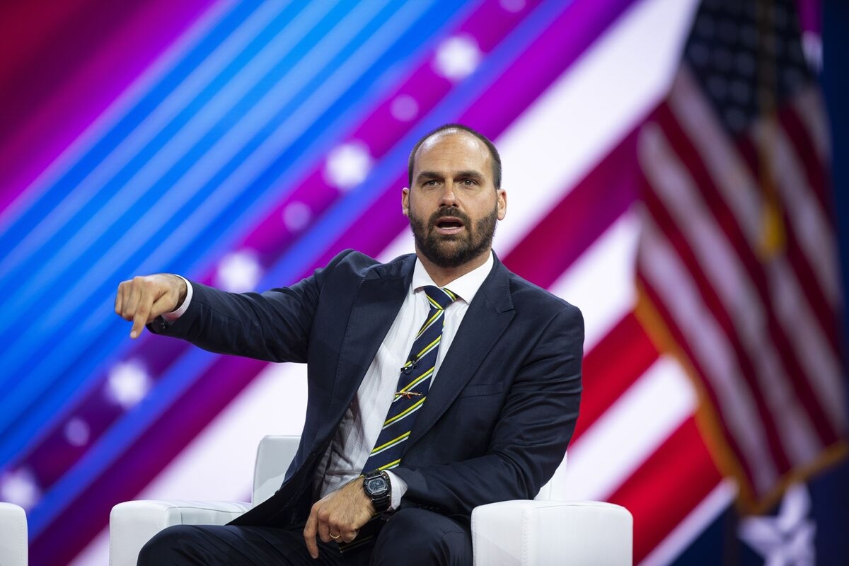 Bolsonaro's Son Leaves Congress, Moves to US Amid Feud With Judge