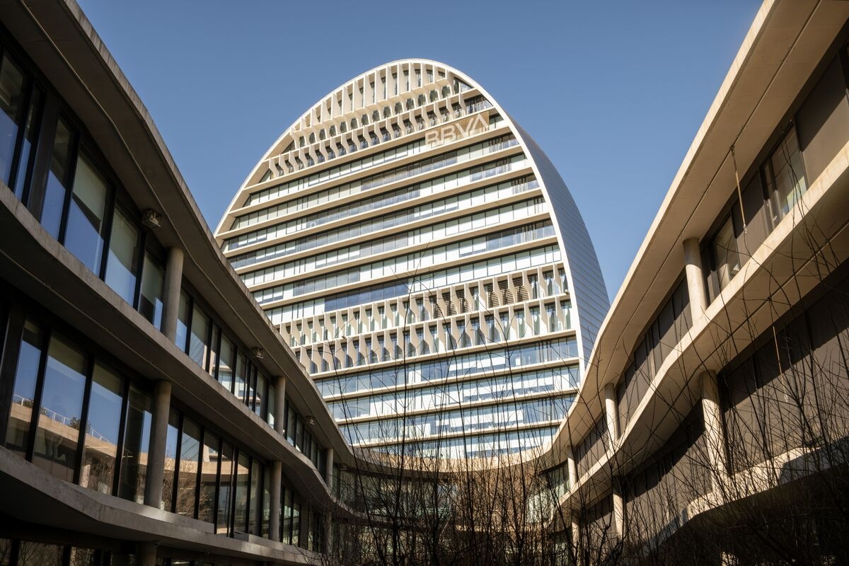Spain to Open Public Hearing into BBVAs' ‘Hostile' Sabadell Bid