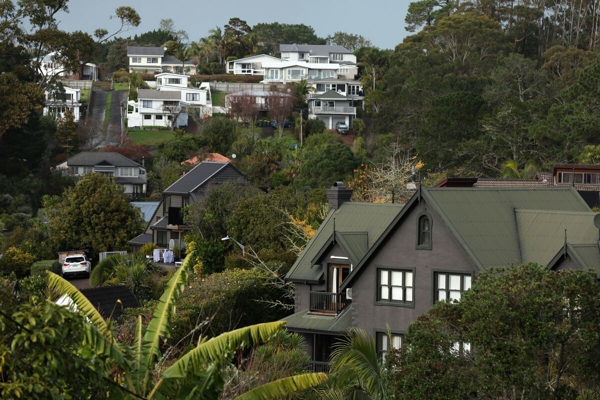 New Zealand House Prices Decline For Fourth Straight Month