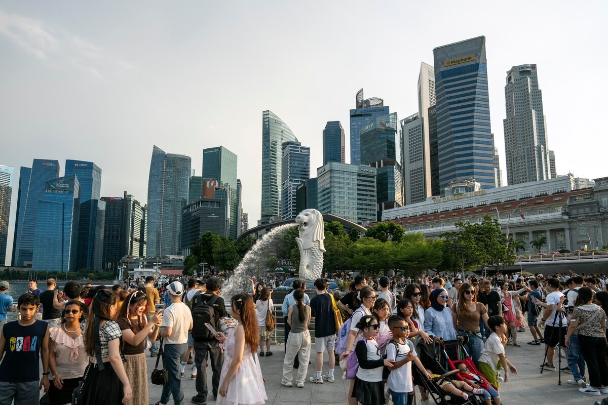 Economists Slash Singapore GDP, CPI Growth Forecasts on Tariffs