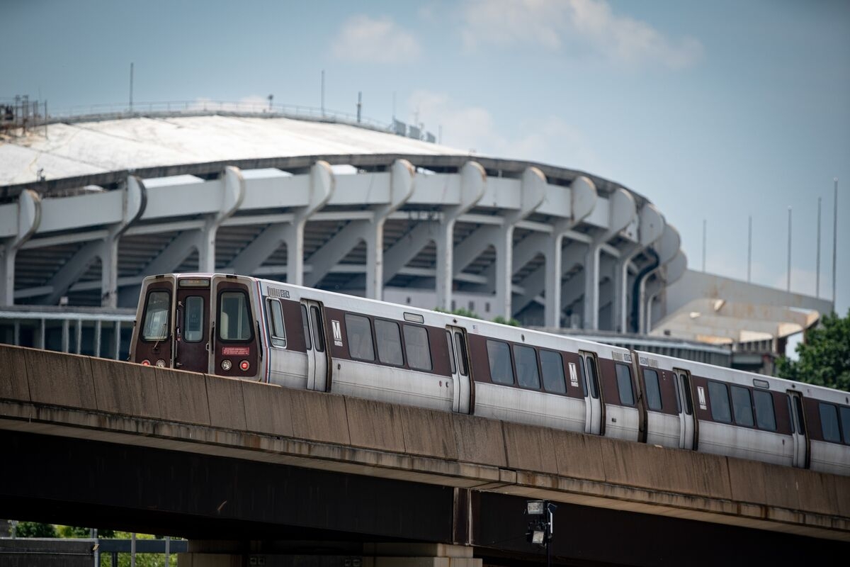 US Public Transit Systems See Ratings Hit as Fiscal Woes Mount
