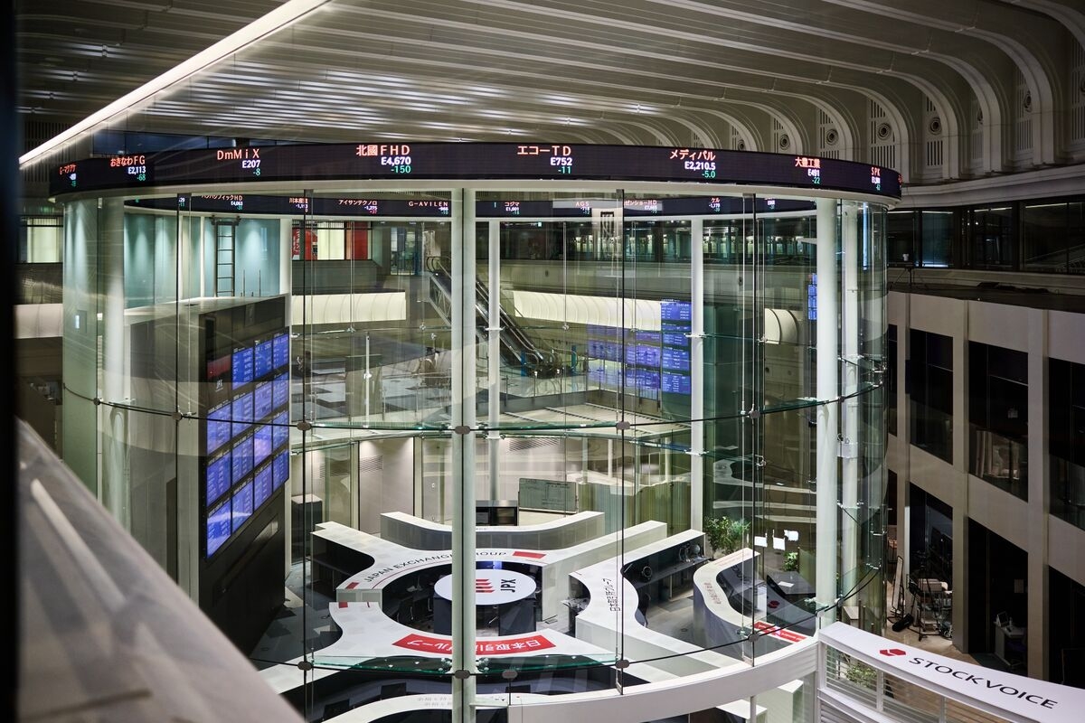 Tariff Turmoil Leads Global Funds to Pile Back Into Japan Stocks