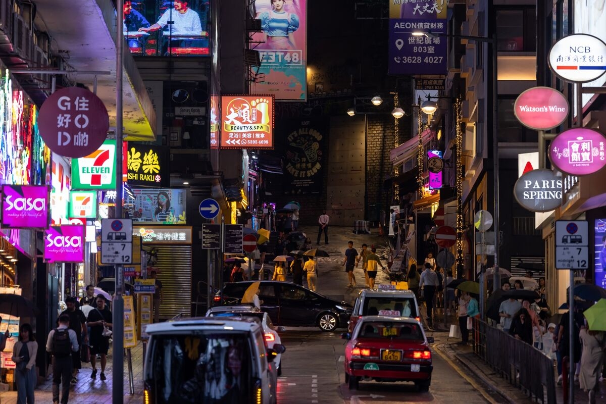 Hong Kong's Sixfold Jump in Share Sales Drives Boom Year in Asia