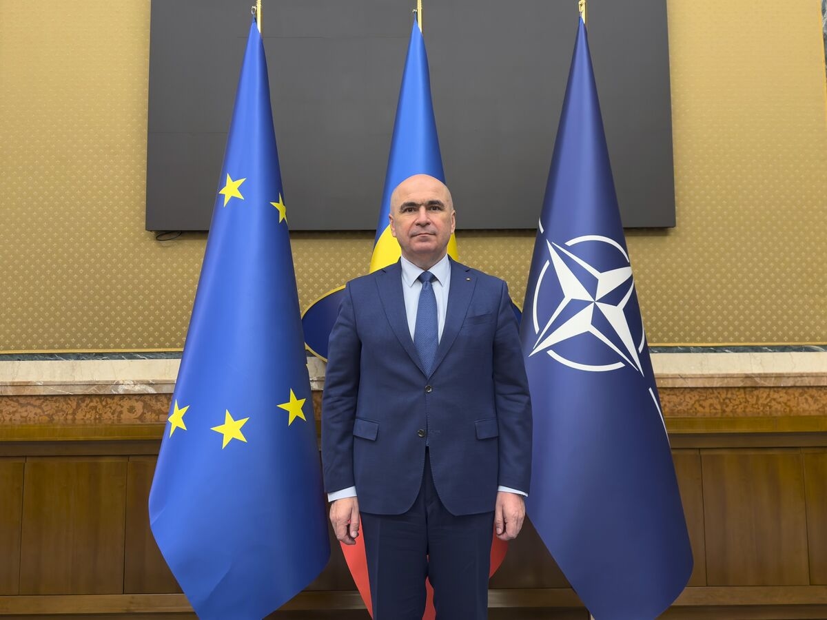 Romanian Premier Vows Deeper Spending Cuts to Avoid Default Risk