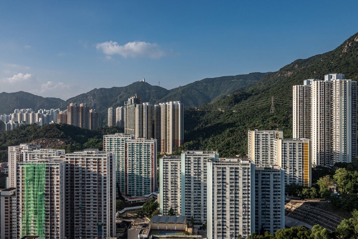 Top Hong Kong Builder Saw Weekend Sales Frenzy After Rates Fell