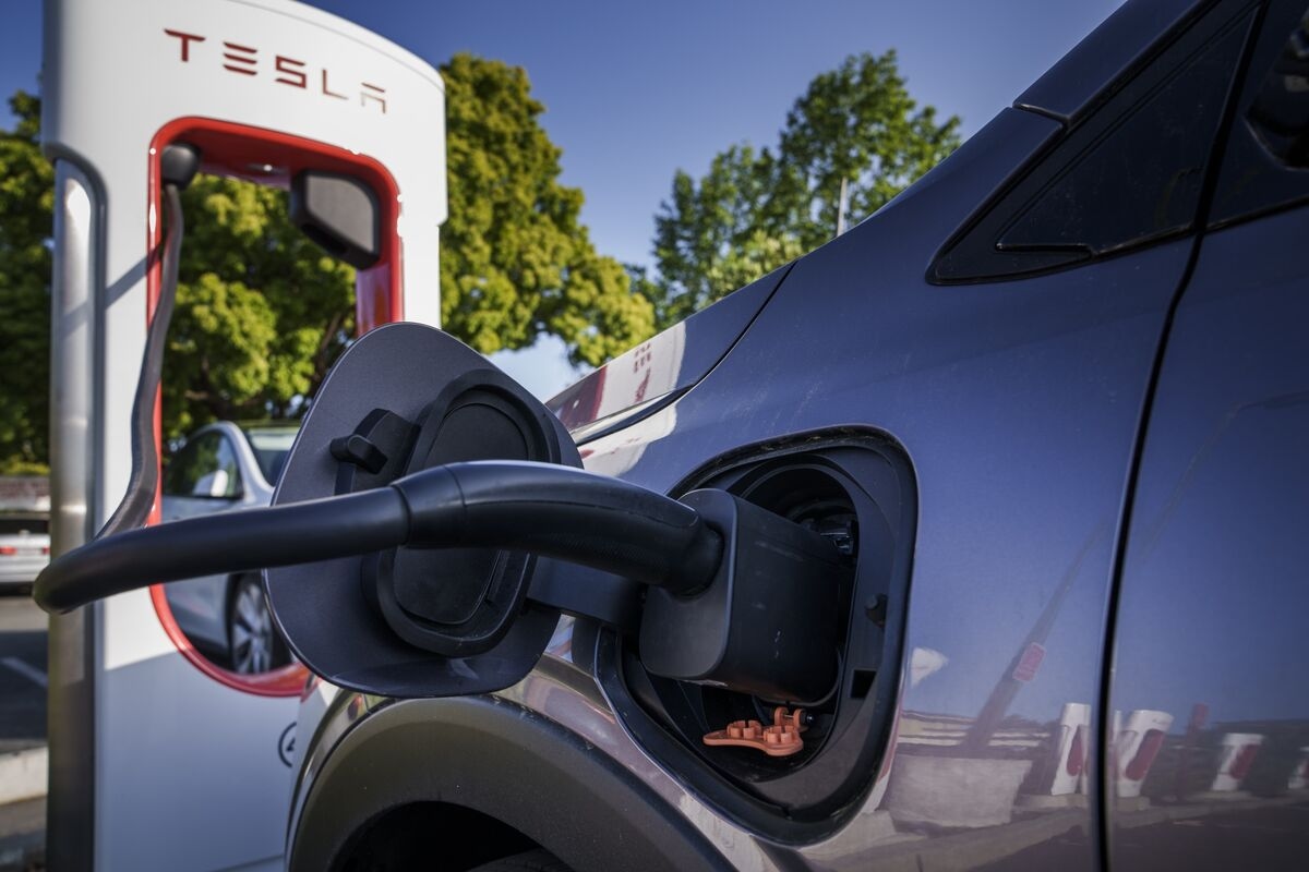 Charging Infrastructure Zooms Ahead Despite Trump Attacks