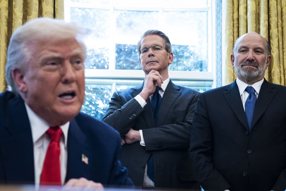 Trump Is Driving Off Investors and Threatening the Dollar's Reign