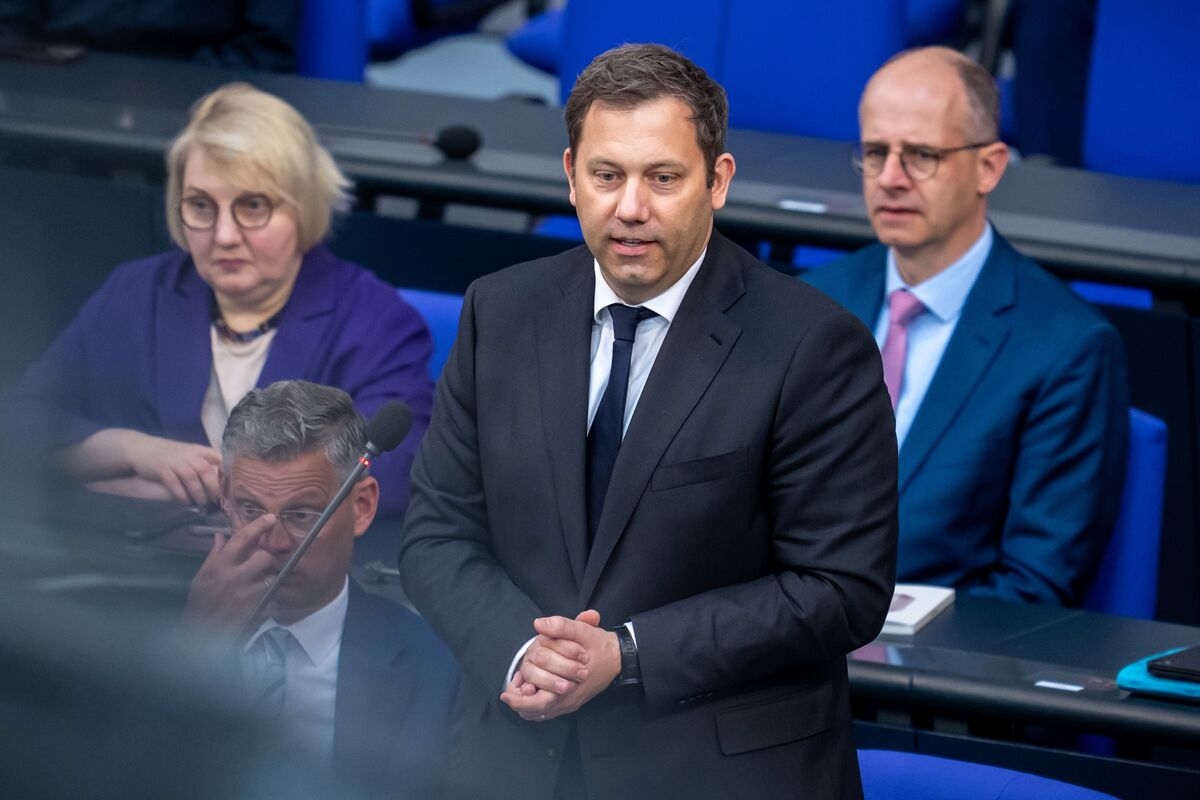 Germany's New Finance Chief Highlights Need for Belt Tightening
