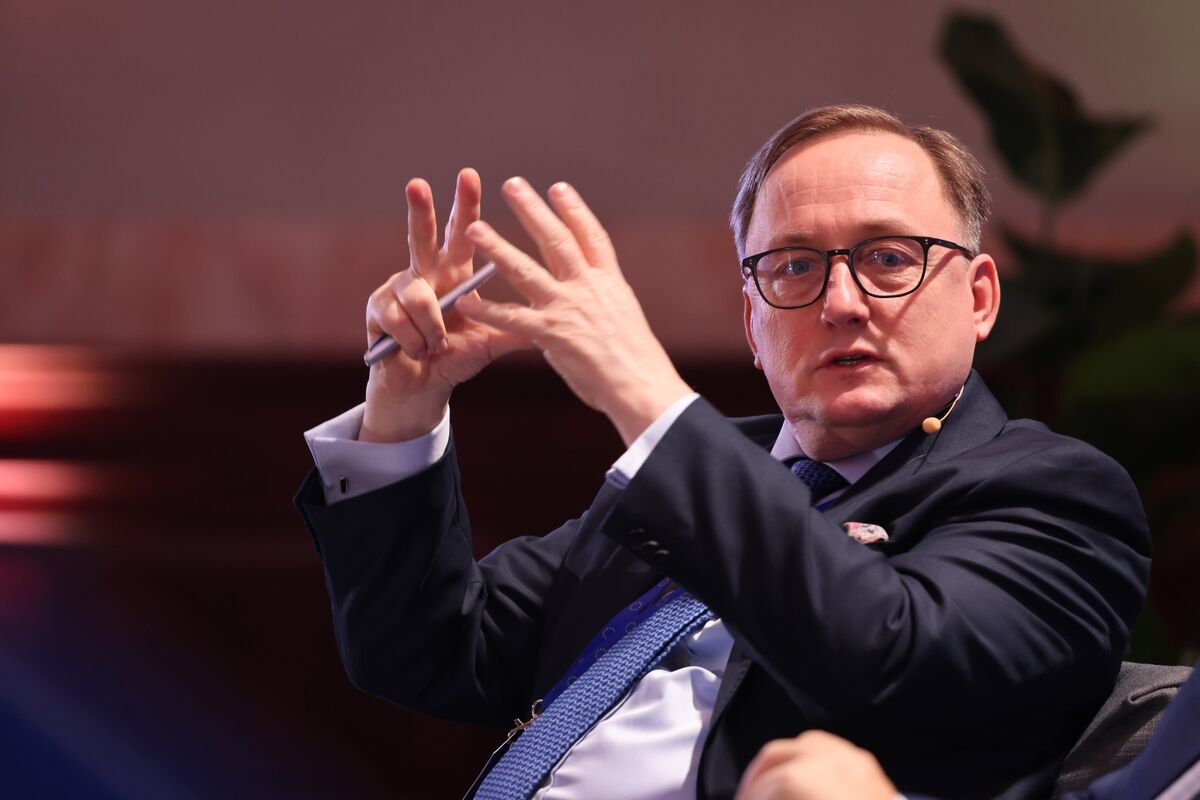 ECB's Kazaks See Reason for Another Rate Cut, But Urges Caution